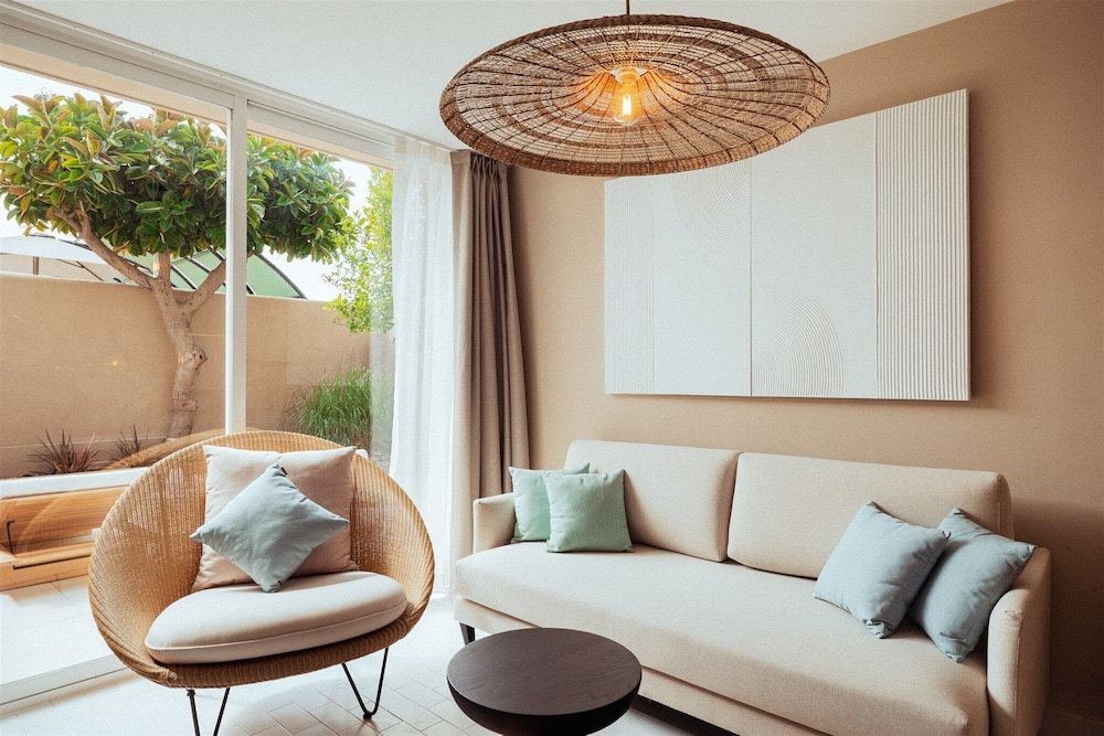 Deluxe Studio Suite, Terrace photo 2