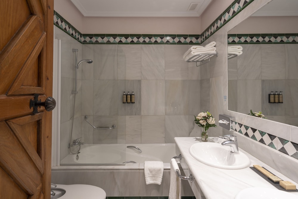 Superior Double or Twin Room - Photo 4