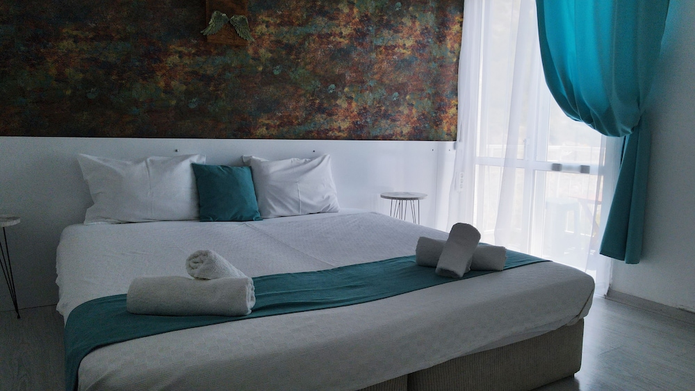 Standard Double Room, City View - Photo 4