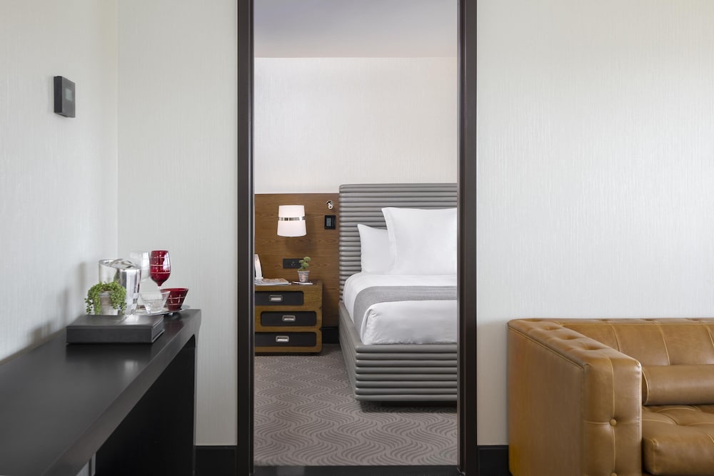 Suite, 1 Bedroom, River View - Photo 3