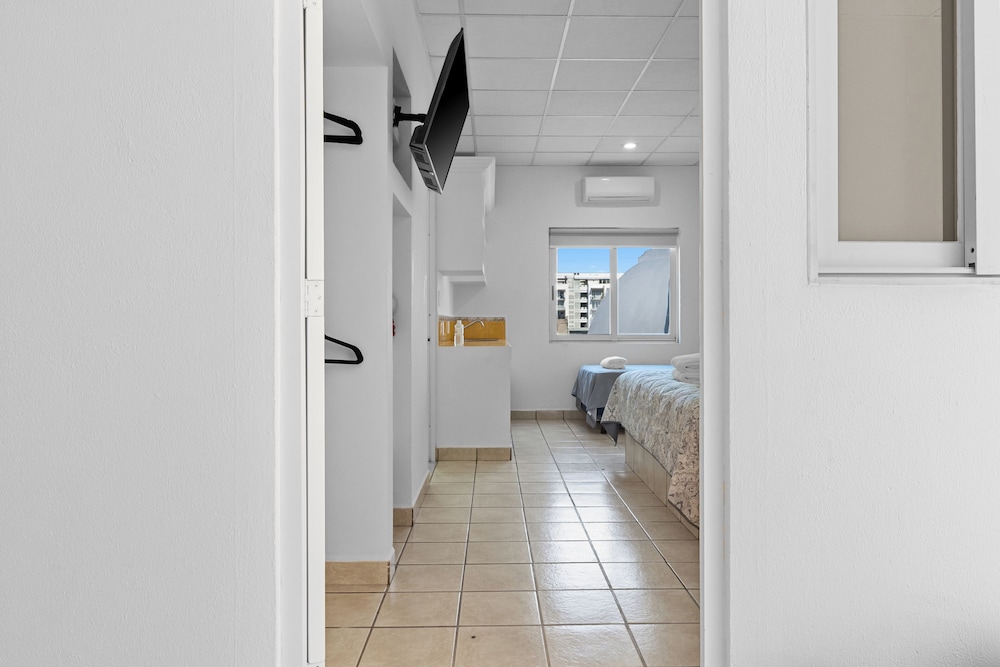 Luxury Triple Room, City View