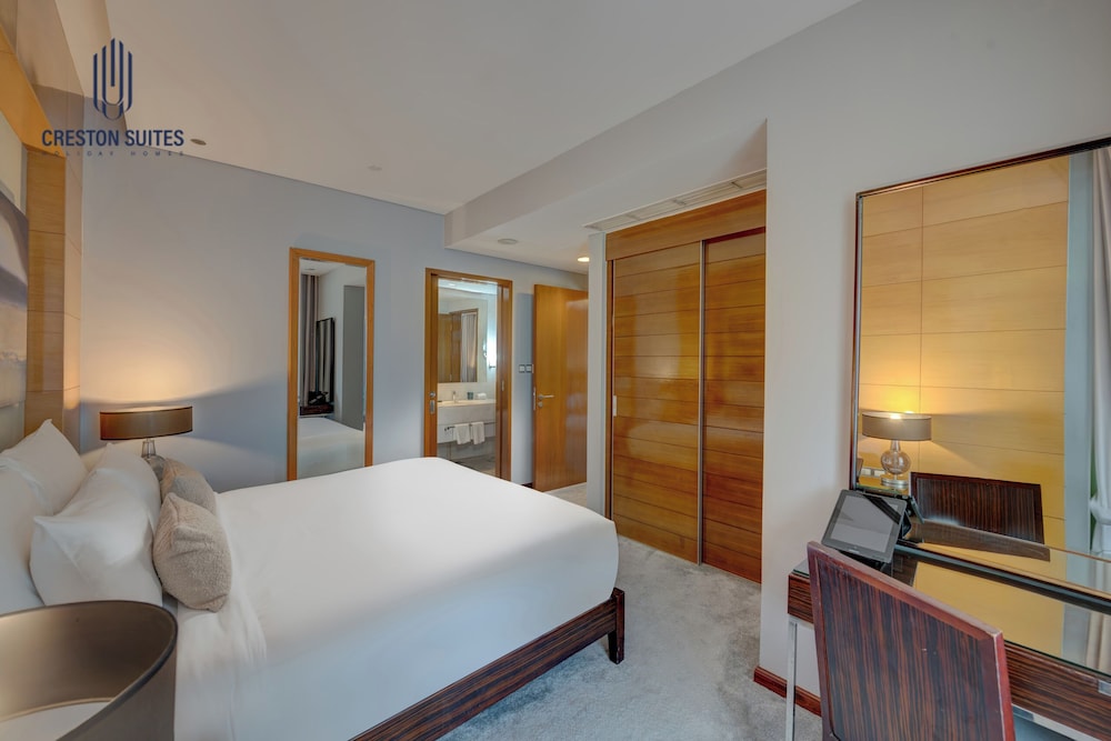 Downtown Luxury 1BR  Mall View, Pool, Parking F photo 3