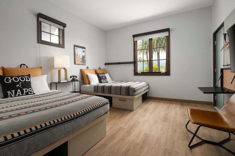 Room, 2 Queen Beds (Mobility/Hearing Access, Roll-in Shwr) photo 1