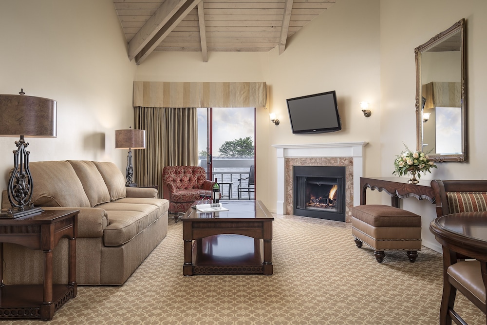 Family Suite, 2 Queen Beds - Photo 3