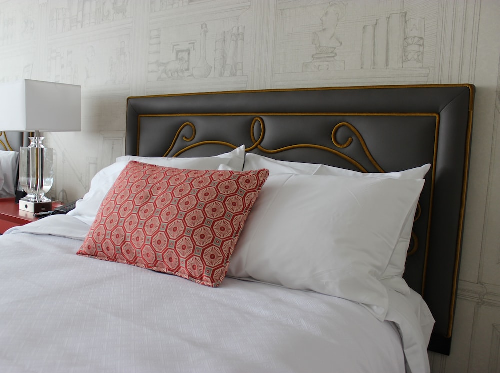Suite, 1 King Bed, Mobility Accessible (Communications) - Photo 2