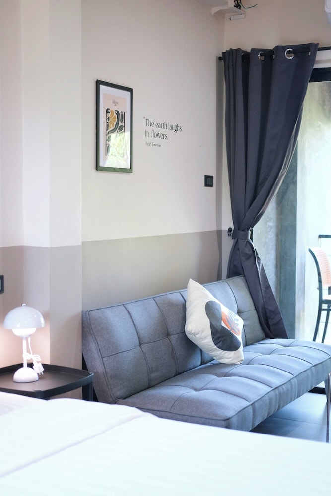Suite - Photo 1