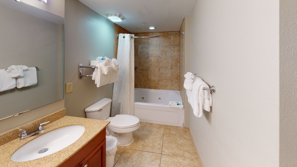 Deluxe Room, 2 Bedrooms, Oceanfront (Angle) - Photo 10