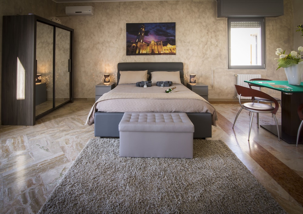 Suite With Private Jacuzzi photo 1