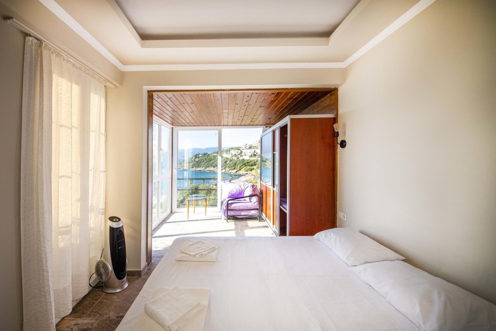 Villa photo 1