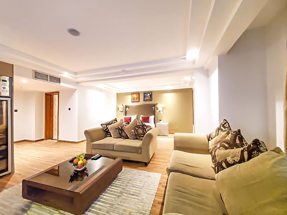 Studio Suite - Photo 3