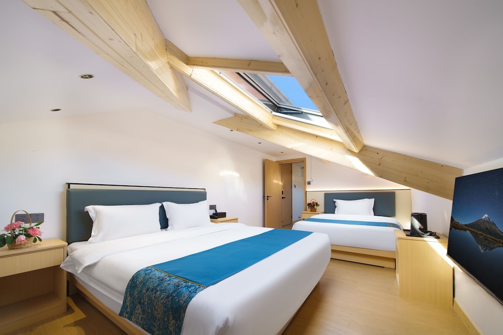 Elite Double Room, Mountain View photo 3