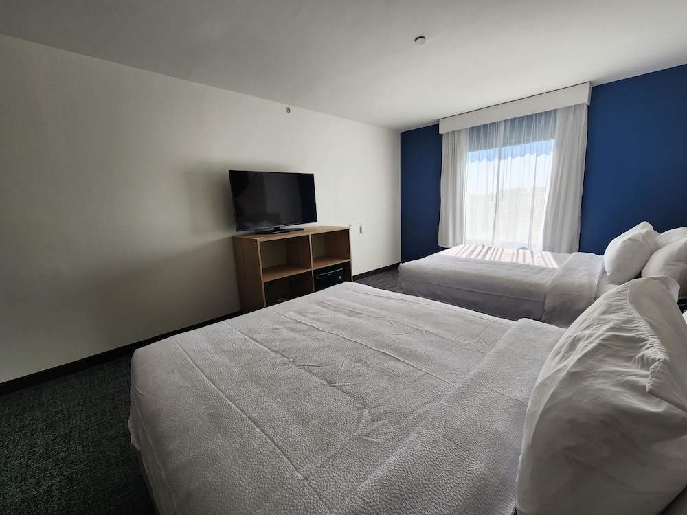 Room, 2 Queen Beds, Accessible, Bathtub (Mobility) photo 3