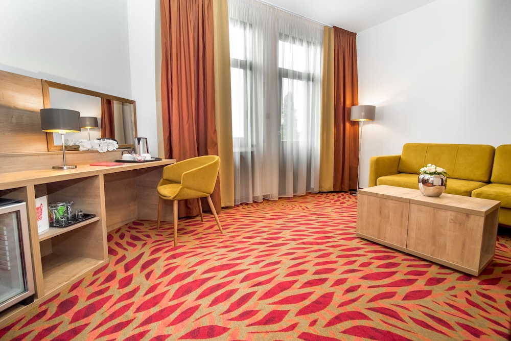 Junior Suite, 1 Bedroom, Balcony - Photo 3