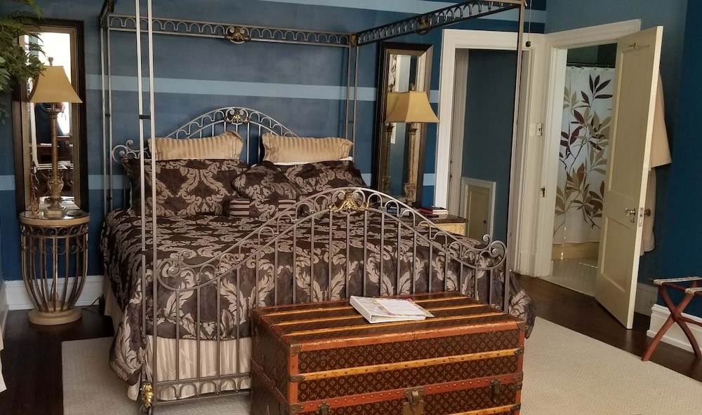 Standard Room, 1 King Bed, Garden View photo 1
