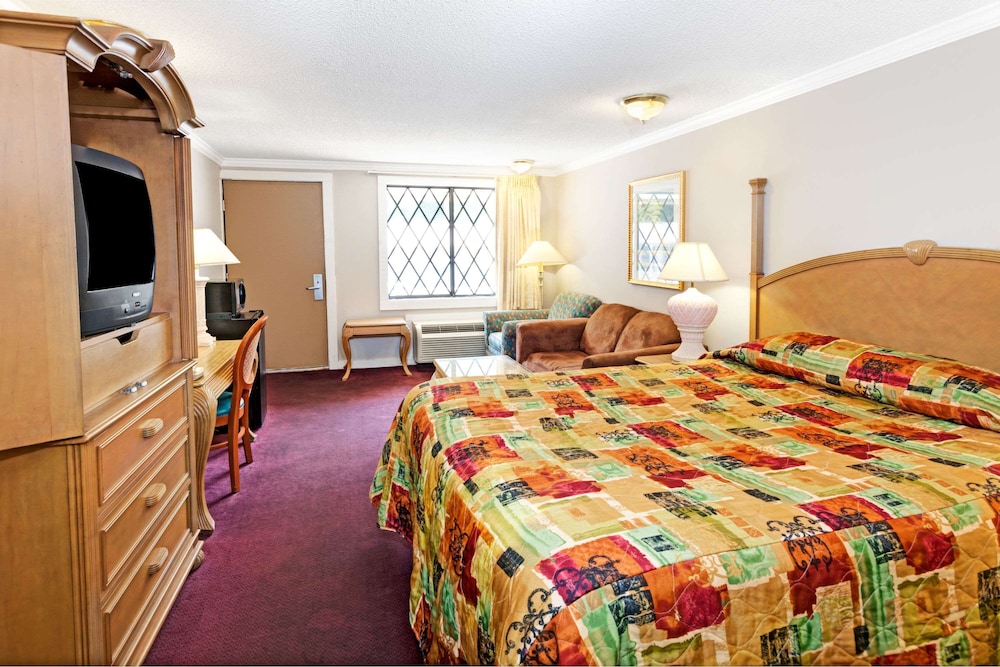 Room, 1 King Bed photo 2