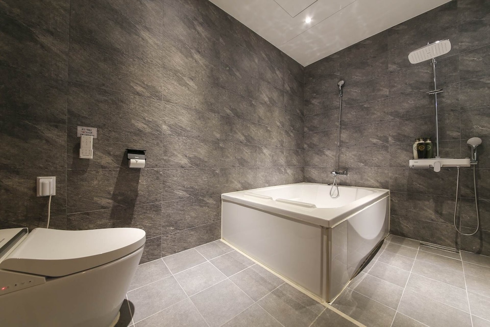 Twin Room - Photo 17