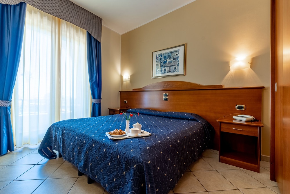 Single Room - Photo 2