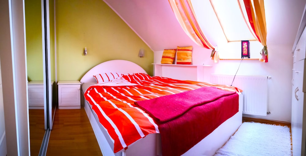 Apartment, 3 Bedrooms, 2 Bathrooms photo 2