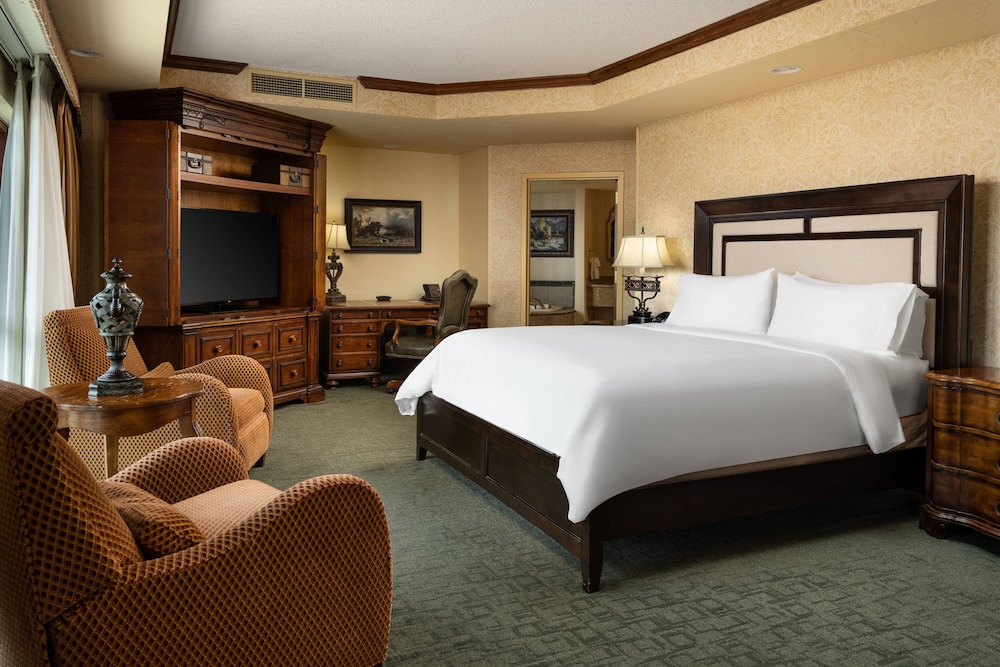 Suite, 1 Bedroom (Mobility Accessible, Roll-in Shower)