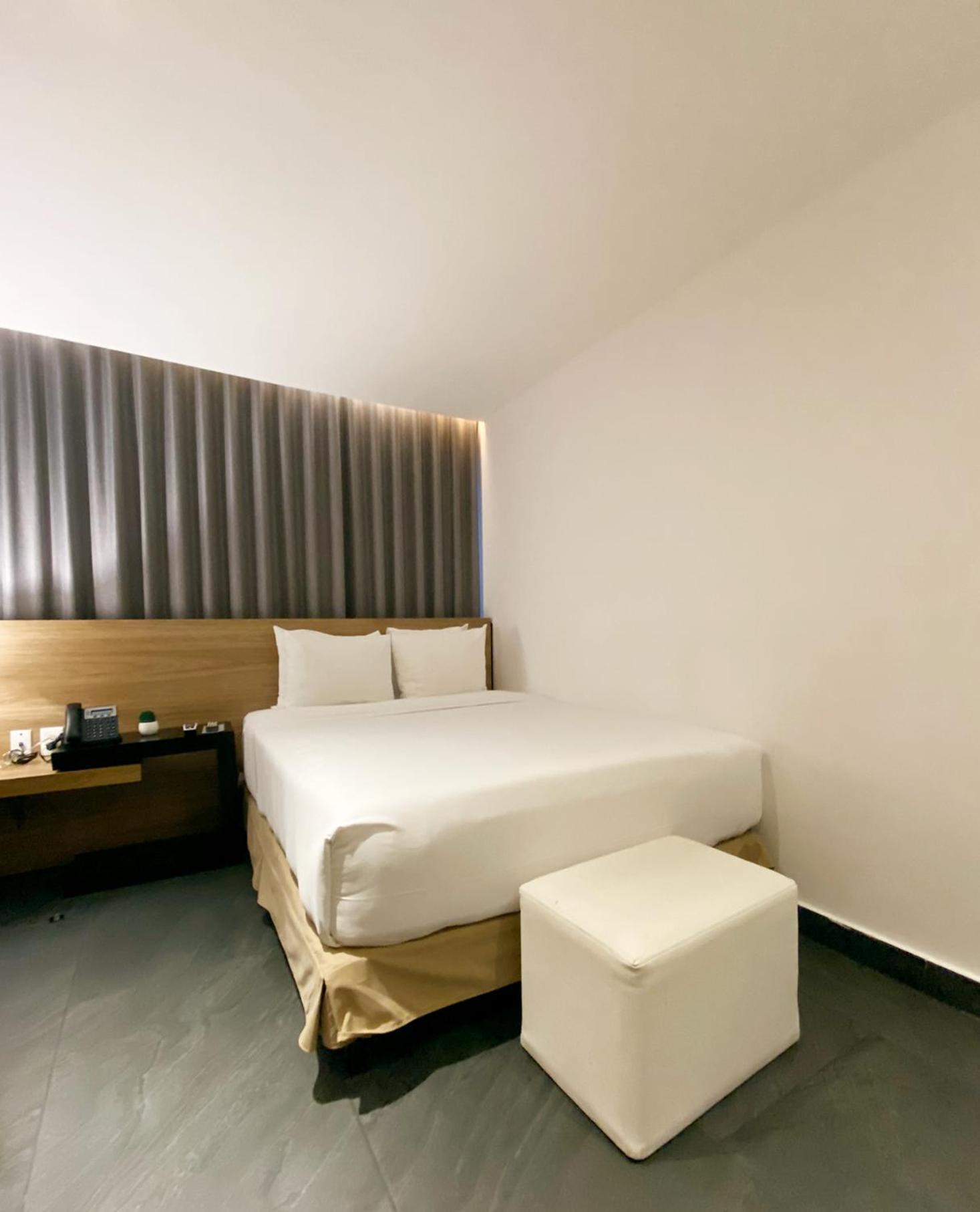 Executive Suite - Photo 1