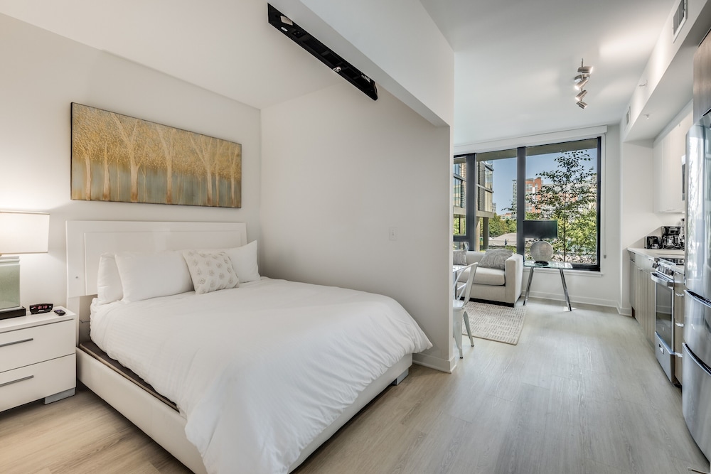 Luxury Apartment, 1 Bedroom, Balcony (Room décor/layout/colors vary by unit) - Photo 3
