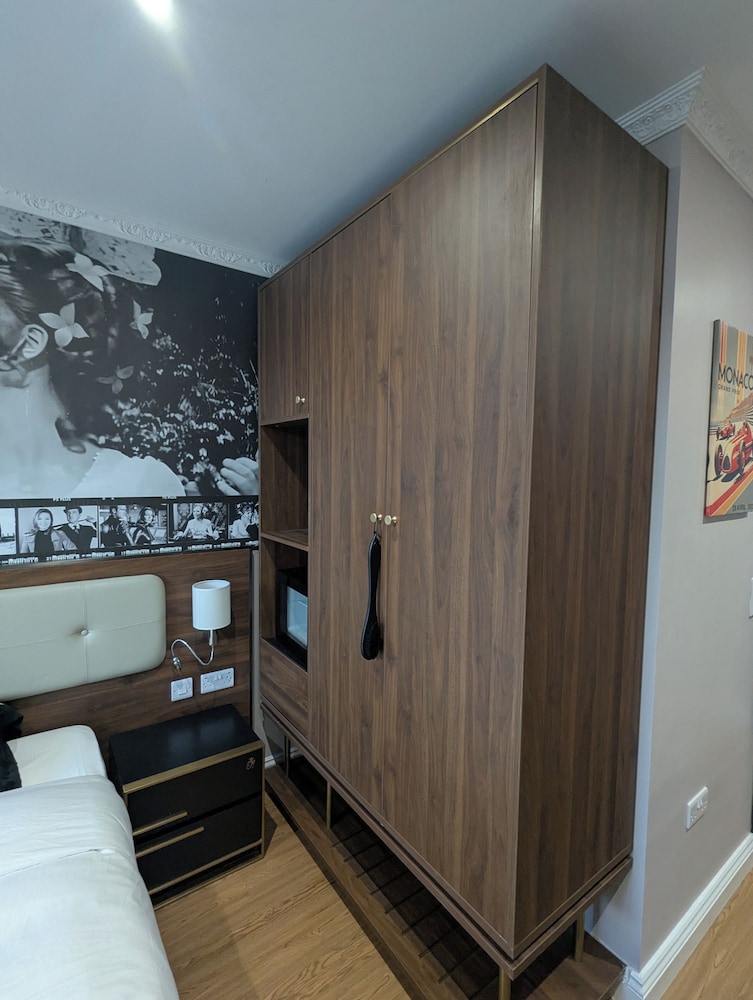 Luxury Suite, 1 King Bed, Non Smoking, City View photo 3