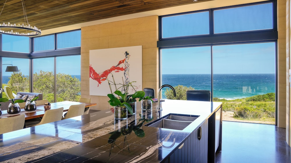 Luxury House, 3 Bedrooms, Private Pool, Bay View