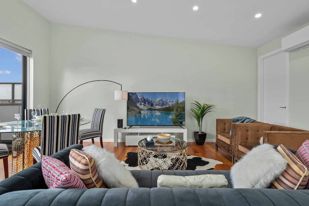 House, 3 Bedrooms, Balcony, Garden View