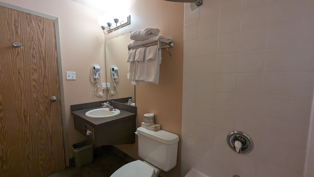 Room, 2 Queen Beds, Non Smoking - Photo 9