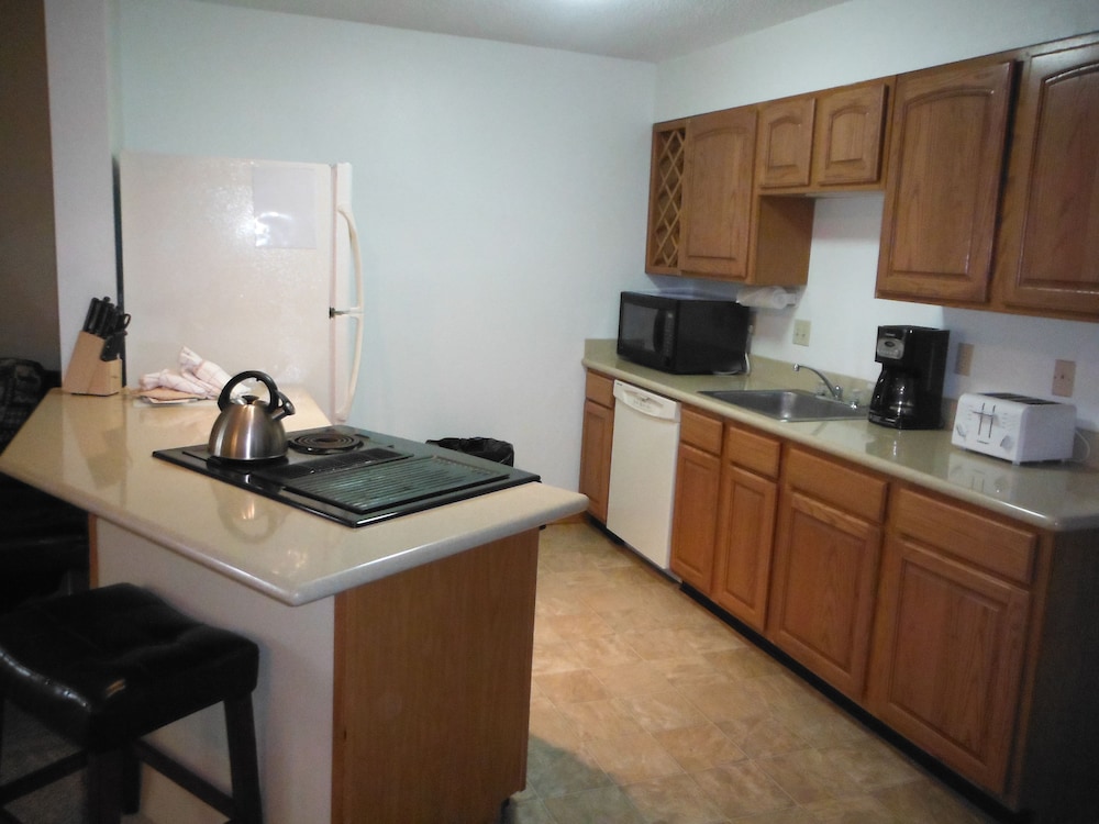 Premium Condo, 2 Bedrooms, 2 Bathrooms (Private Hot Tub) photo 3