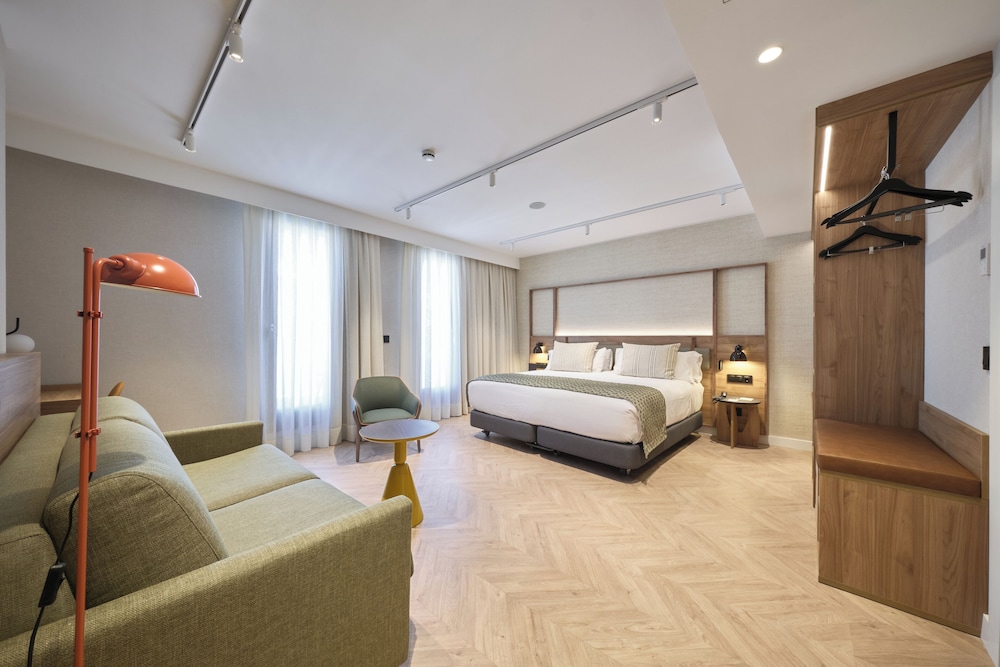 Deluxe Double Room Single Use photo 3