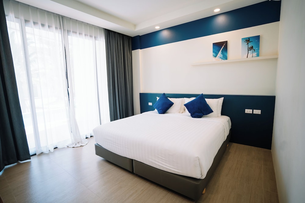 Deluxe Double Room, Balcony, Pool View photo 2