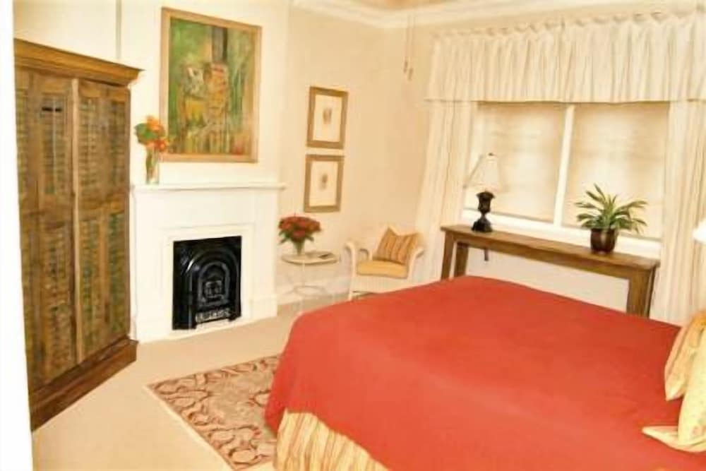 Carriage House 8