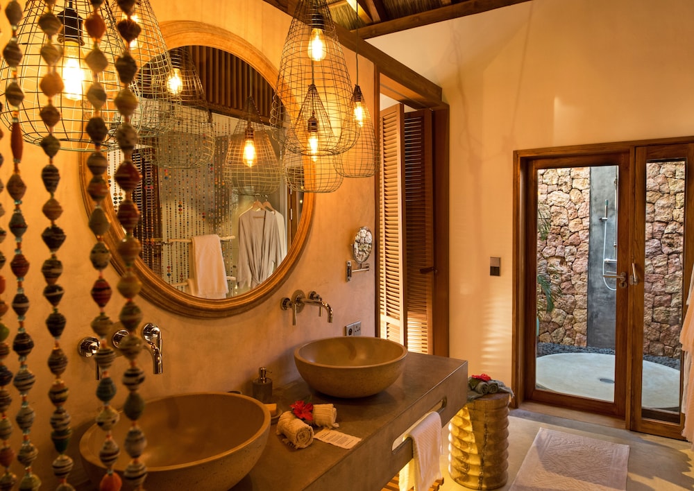 Bungalow, 1 King Bed, Garden View