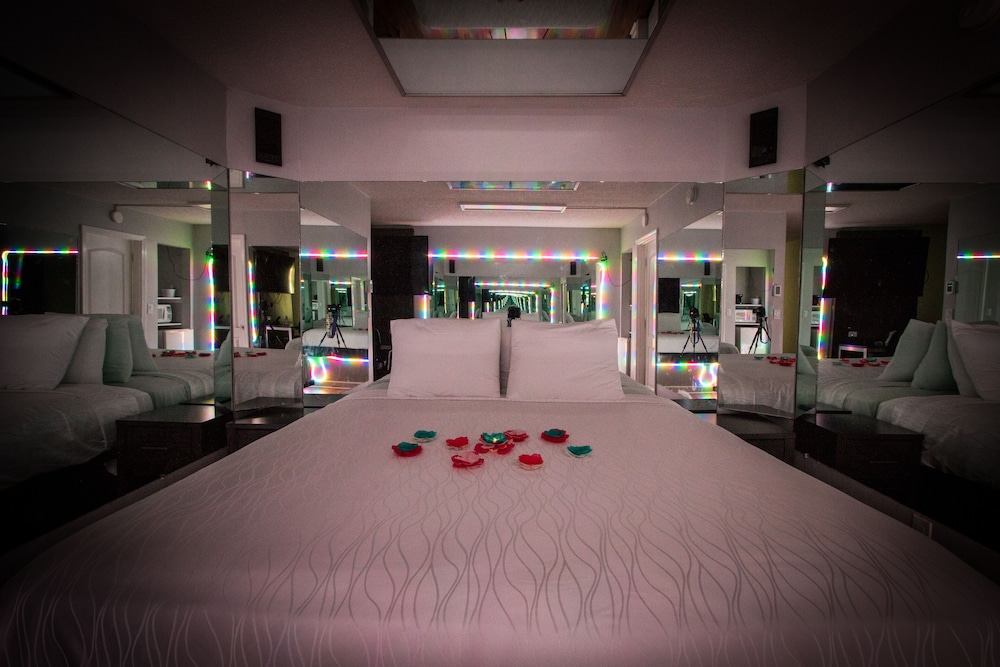 Romantic Room, 1 King Bed - Photo 1