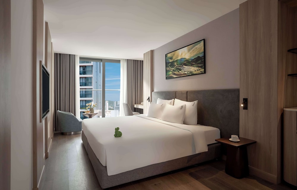 Senior Double Room, Balcony, City View