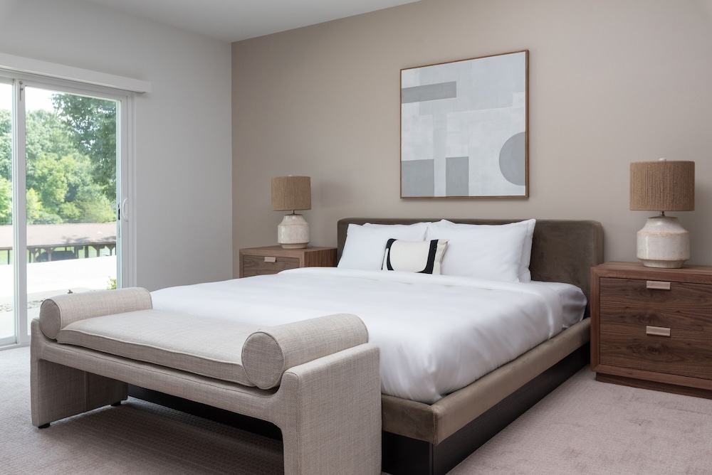 Premium Room, 1 King Bed, Kitchenette (Self Check-in with Virtual Front Desk) photo 3