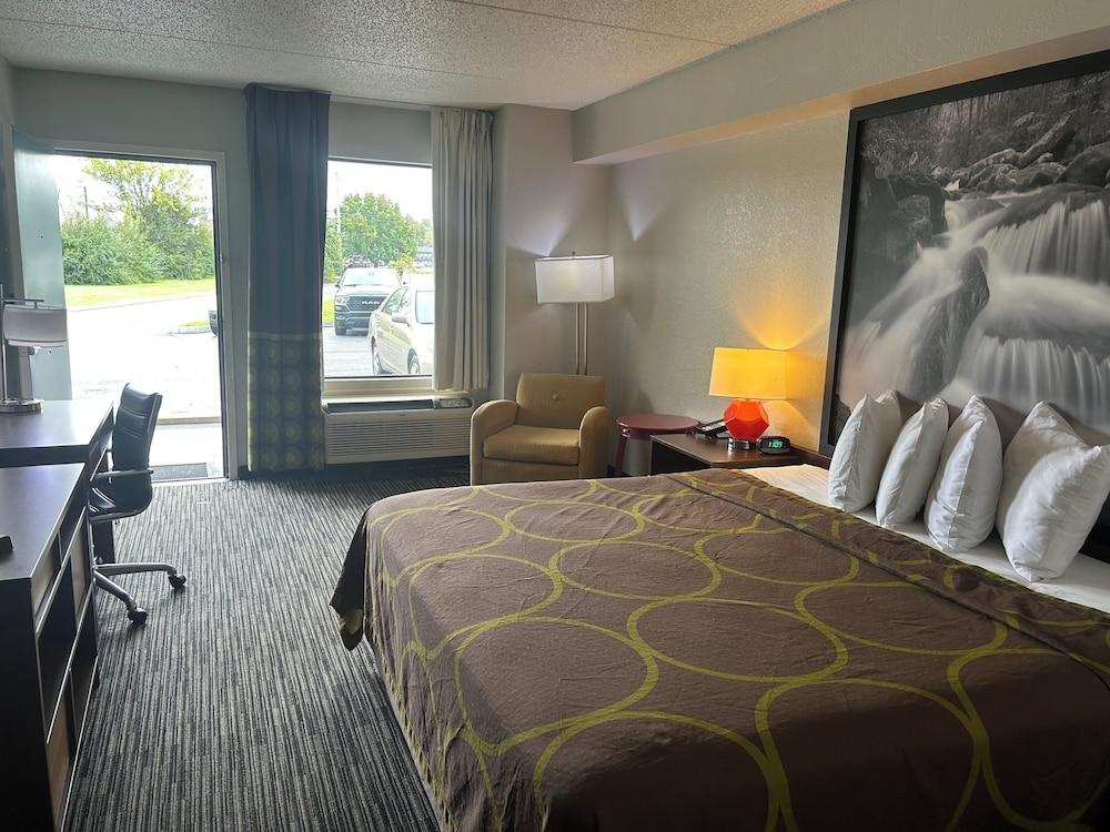 Standard Room, 1 King Bed, Non Smoking - Photo 3