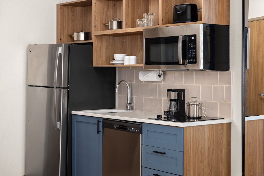 Suite, 1 Bedroom, Mobility Accessible (Communications) - Photo 12