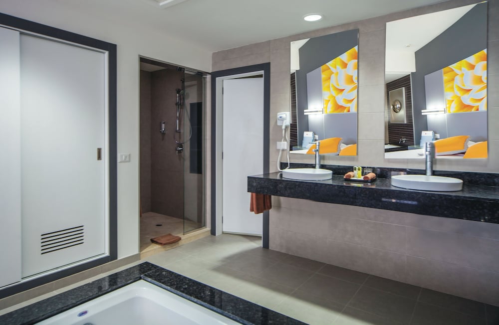Suite, Ocean View (M) photo 2