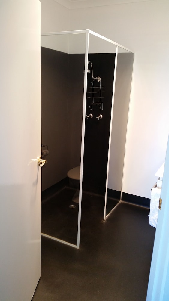 Standard Room, Non Smoking (Standard Room - Sleeps 3) photo 3
