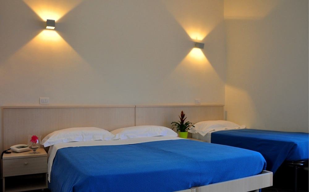 Comfort Triple Room, Balcony, Oceanfront photo 2