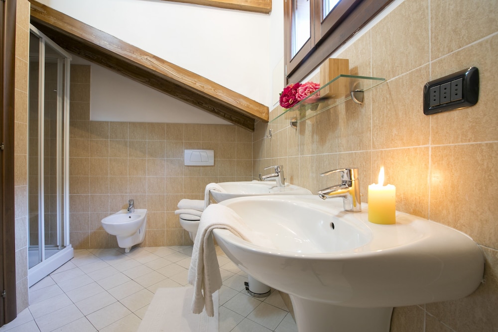 Family Apartment, Multiple Bedrooms, 2 Bathrooms, Mountainside (Blevio Panoramica) photo 2