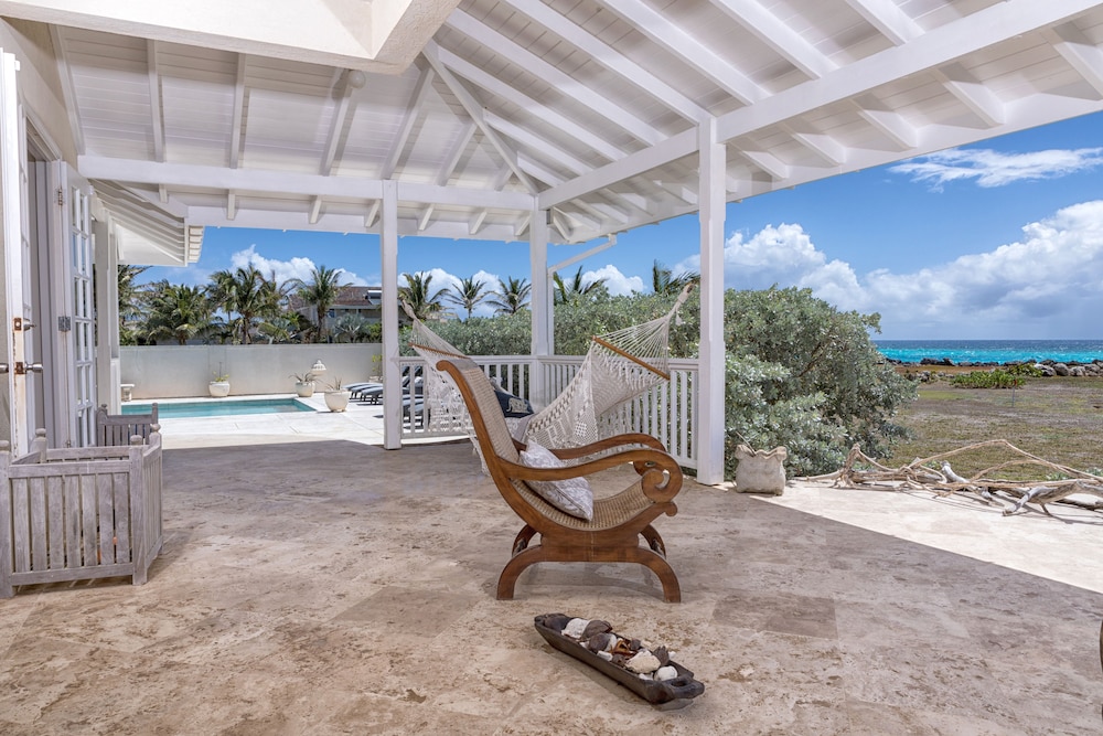 Villa photo 2
