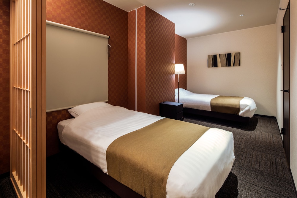 Executive Suite, Multiple Beds, Non Smoking, Hot Tub - Photo 2