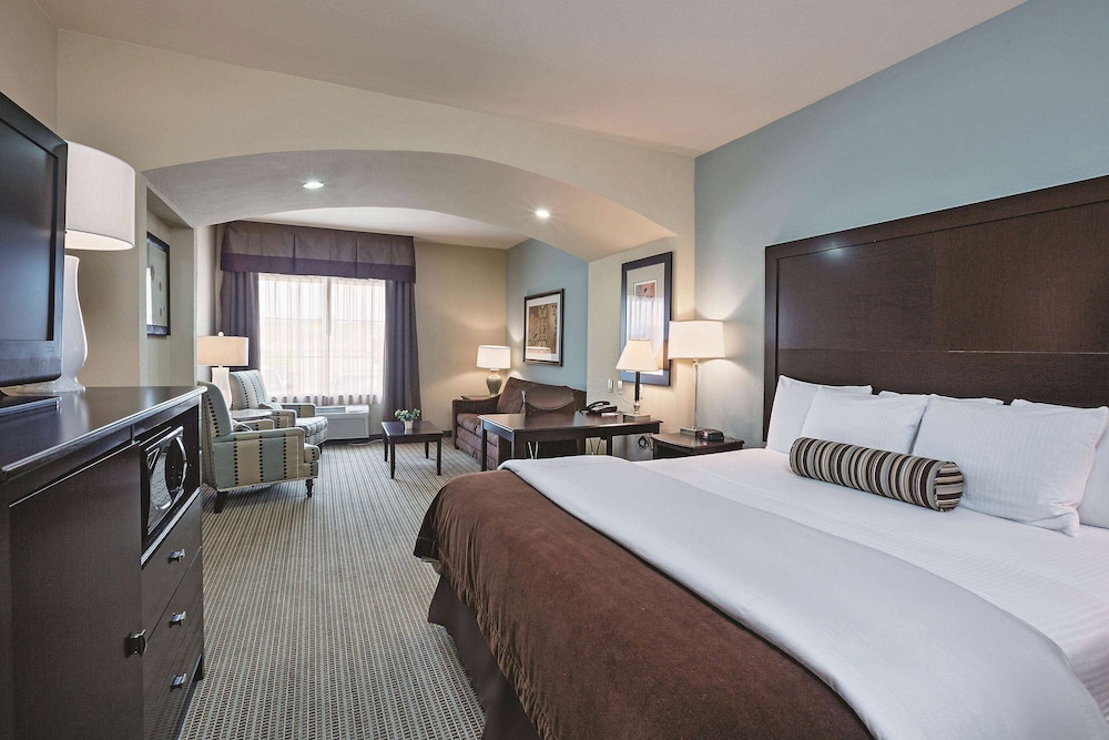 Executive Suite, 1 King Bed, Non Smoking - Photo 1