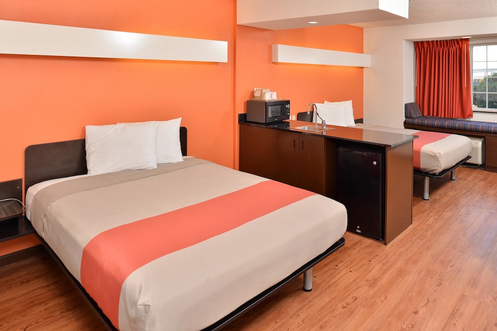 Deluxe Suite, 2 Queen Beds, Non Smoking - Photo 3