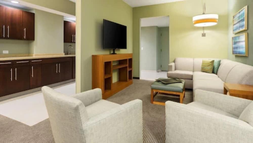 Suite (2 Grand Queen and 1 Sofa Bed)