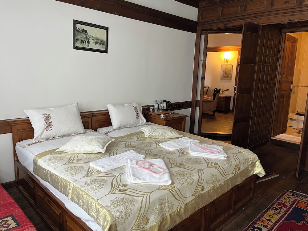 Deluxe Double or Twin Room, Multiple Beds photo 3