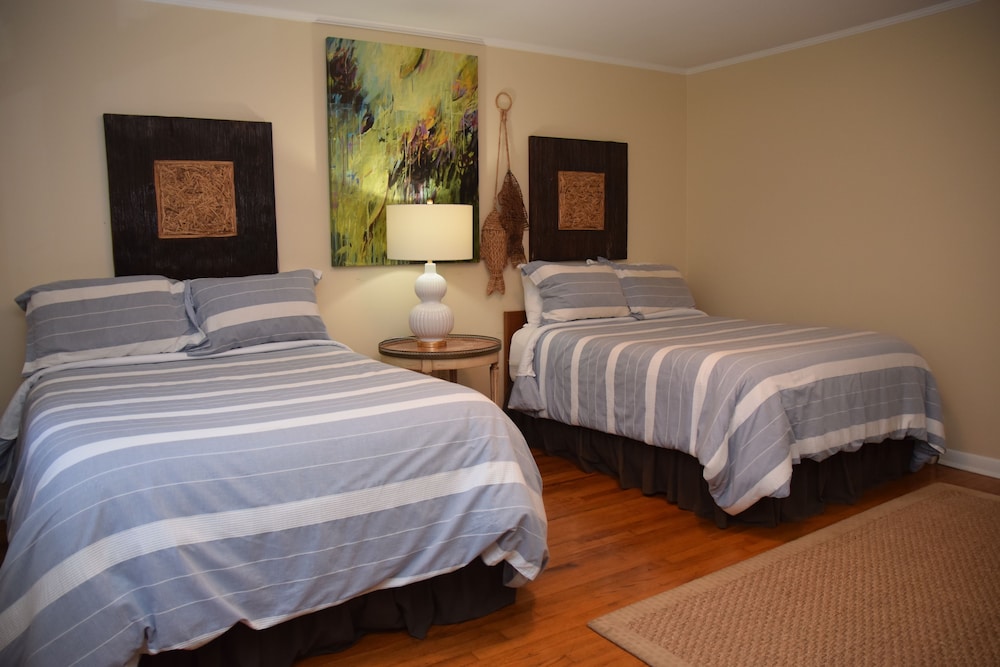 Standard Room, 2 Double Beds (No Pets) photo 2